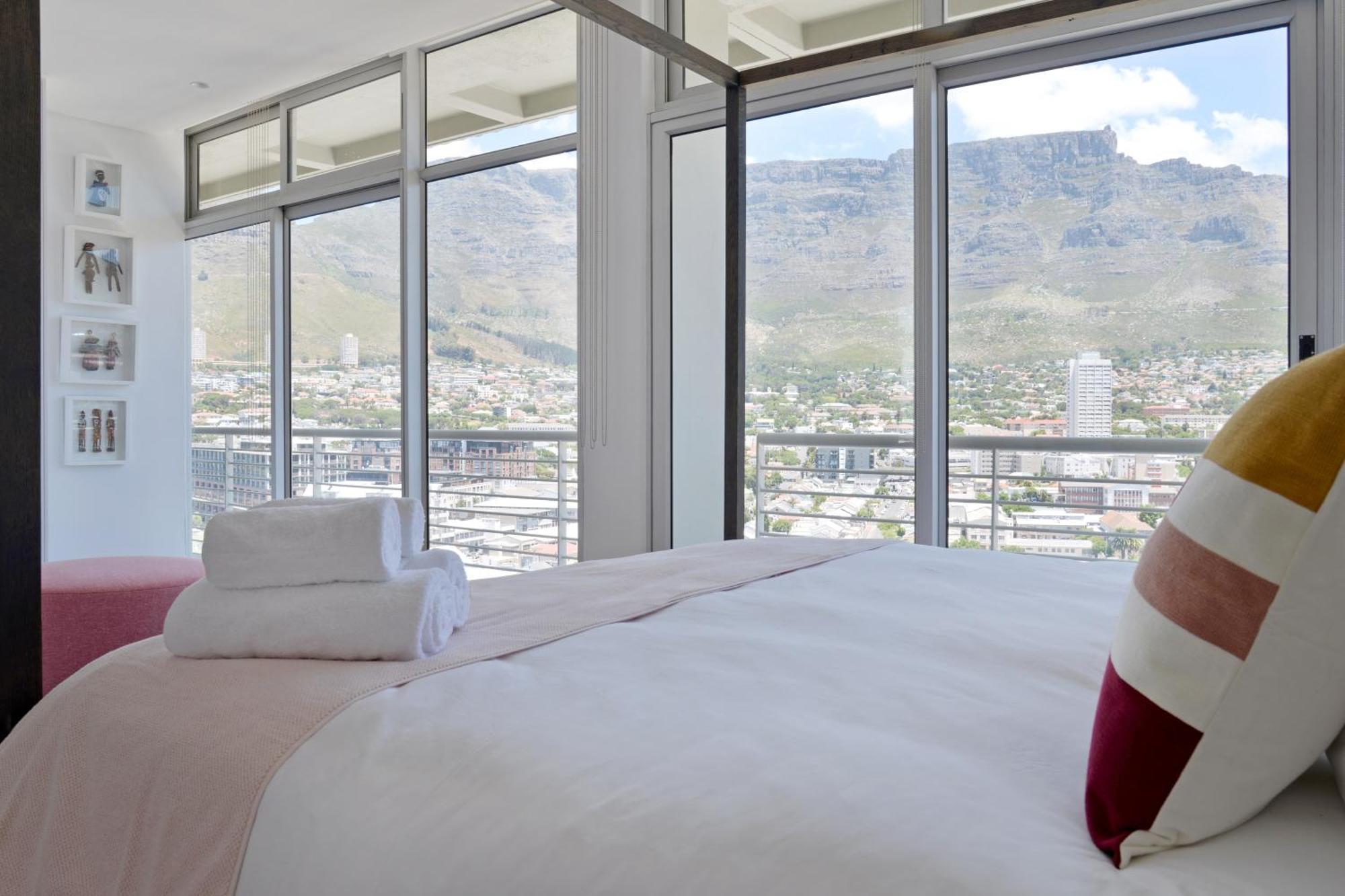 Modern Designer Penthouse With Panoramic Views Amanda Appartement Le Cap