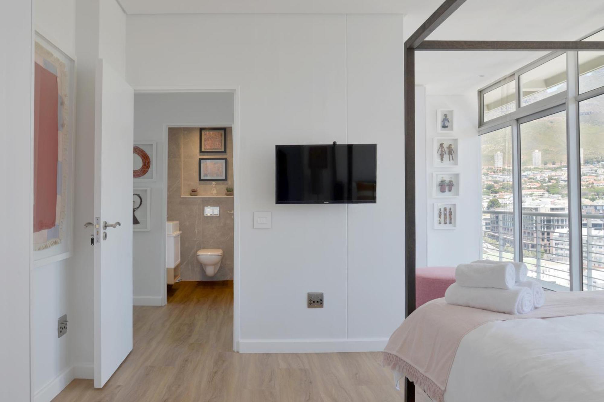 Modern Designer Penthouse With Panoramic Views Amanda