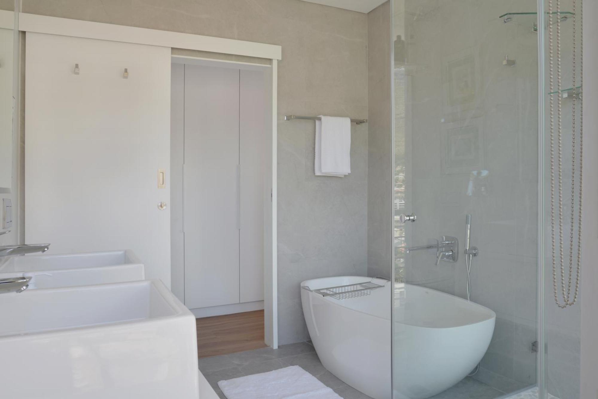 Modern Designer Penthouse With Panoramic Views Amanda *